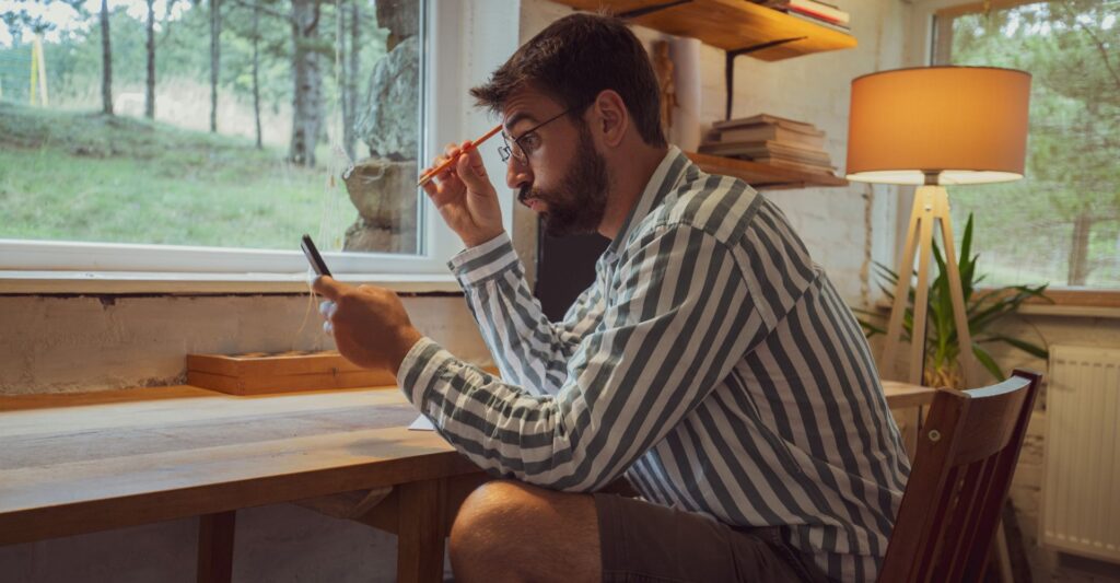 Freelancer thinking about Which Passive Income Idea Fits his Niche Best